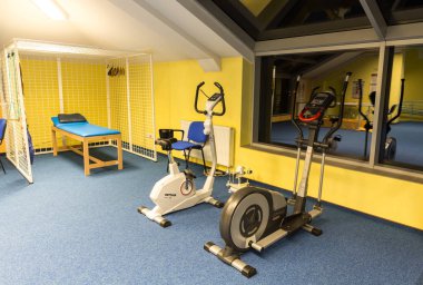 Wisla, Polonya - 23 Ekim 2105: Spor salonu ve fitness Rehabilitasyon merkezinde Engelli odası Wisla, Polonya