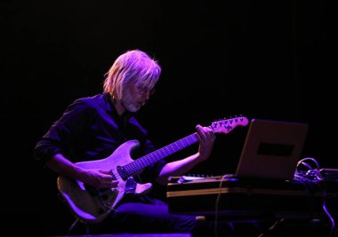 Gorlice, Polonya - July14 2017: Eivind Aarset uluslararası multimedya sunum - ortam Festivali canlı. Gorlice. Polan