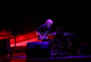 Gorlice, Polonya - July14 2017: Eivind Aarset uluslararası multimedya sunum - ortam Festivali canlı. Gorlice. Polan