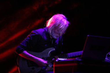 Gorlice, Polonya - July14 2017: Eivind Aarset uluslararası multimedya sunum - ortam Festivali canlı. Gorlice. Polan