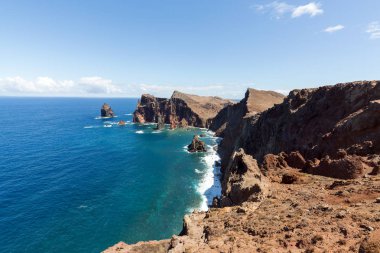 Portekiz 'in Madeira şehrinin doğusundaki Ponta de Sao Lourenco' da güzel bir manzara.