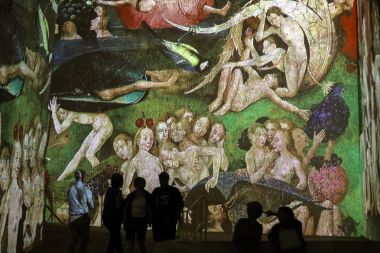 Les Baux, Fransa - 26 Haziran 2017: Fantastik ve harika bir dünya, Bosch, Brueghel ve Arcimboldo. Gösterinin yaklaşık 30 dakika sürer ve Carrires de Lumires 7000 m2 bir alan üzerinde görüntülenen 2000'den fazla dijital görüntüleri içeren 