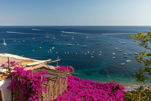 Positano Framed Pink Bougainvillea Boats Background Colourful Positano Jewel Amalfi — Stock Photo, Image