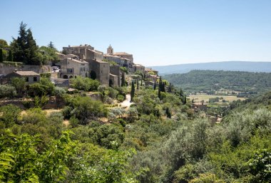 Gordes 'in ortaçağ tepe kasabası. Provence. Fransa.
