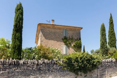 Gordes 'in ortaçağ tepe kasabası. Provence. Fransa.