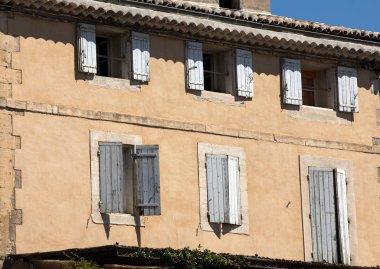 Eski kırsal ev mavi panjurlar, Provence, Fransa