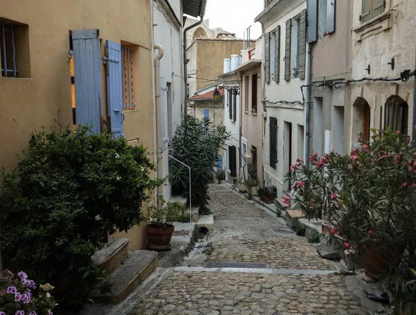 Pasos Calle Estrecha Casco Antiguo Arles Provenza Sur Francia — Foto de Stock