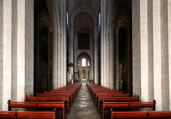 アルル フランス 2017 メインの身廊とフランス アルルのサン トロフィーム大聖堂の祭壇 内にブーシュ ローヌ フランス — ストック写真