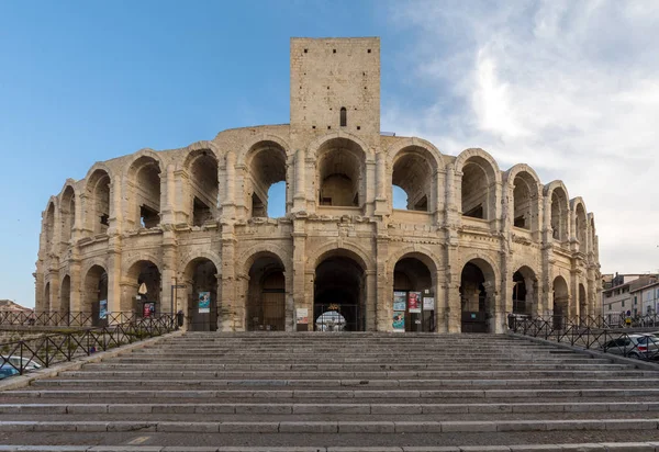 Arles, Fransa - 24 Haziran 2017: Roman Amphitheater Arles eski şehir ' Provence'de Güney Fransa.
