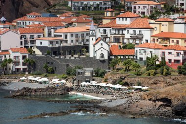 Nefes kesen Ponta de Sao Loureno, Madeira, Portekiz doğu kesiminde alanlarından birinin Prainha .