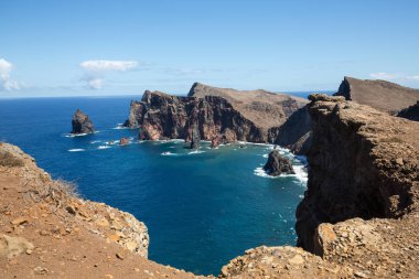 Portekiz 'in Madeira şehrinin doğusundaki Ponta de Sao Lourenco' da güzel bir manzara.