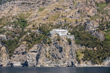 Özel Villa ve Amalfi kayalık sahil otel bulundu. Campania. İtalya