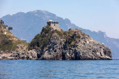 Amalfi Coast Positano ve Amalfi arasında bir görüntü. Campania. İtalya
