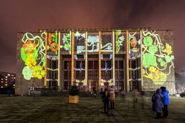 Cracow, Polonya - 3 Şubat 2018: Stanislaw Wyspianski 'nin resminden esinlenen Ulusal Müze cephesinin haritası. Krakow, Polonya