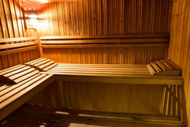 Bir ev sauna ahşap bir yatakta iç 