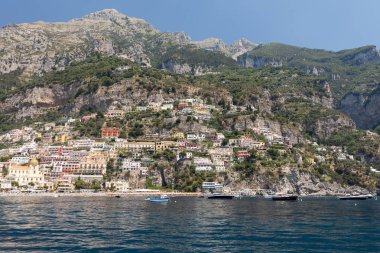 Positano, İtalya - 13 Haziran 2017: Positano Amalfi Coast bölgesinde Campania, İtalya denizde görüldü 