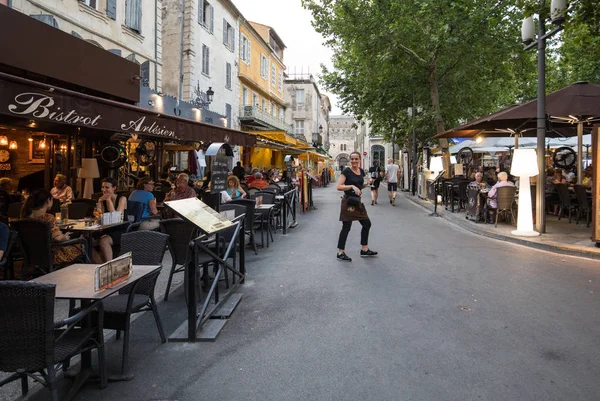 Arles France Juni 2017 Menschen Sitzen Einem Café Place Forum — Stockfoto