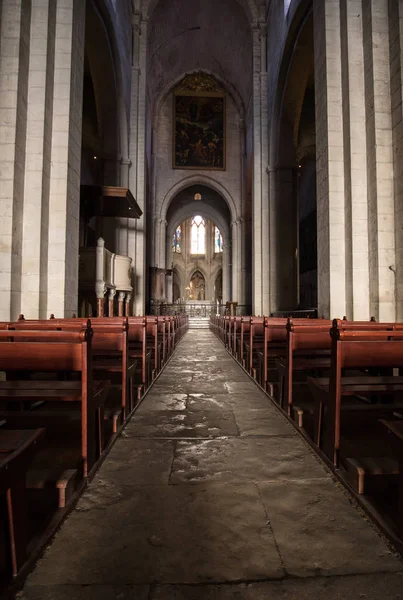 阿尔勒 2017年6月27日 主要教堂中殿和祭坛在圣圣特罗菲姆大教堂在阿尔勒 法国罗讷河口省 — 图库照片