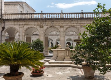 Montecassino, İtalya - 17 Haziran 2017: Cloister Benedictine abbey Montecassino. İtalya