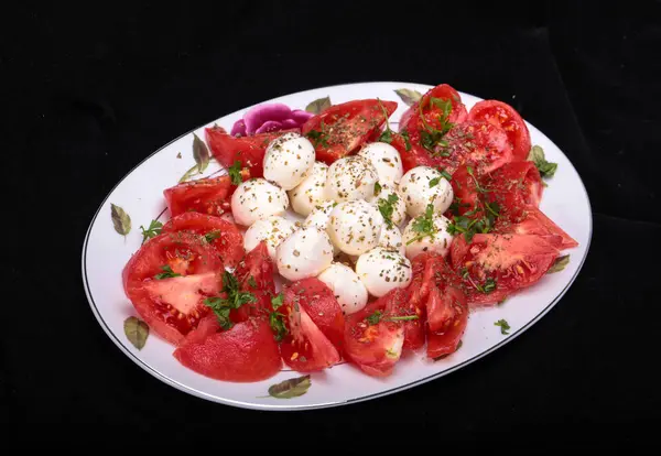 Sałatka Caprese Pomidorami Mozzarellą Zioła — Zdjęcie stockowe
