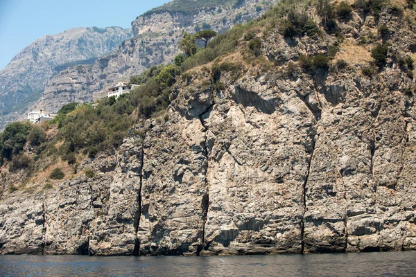 ポジターノとアマルフィの間アマルフィ海岸の景色 カンパニア州 イタリア — ストック写真