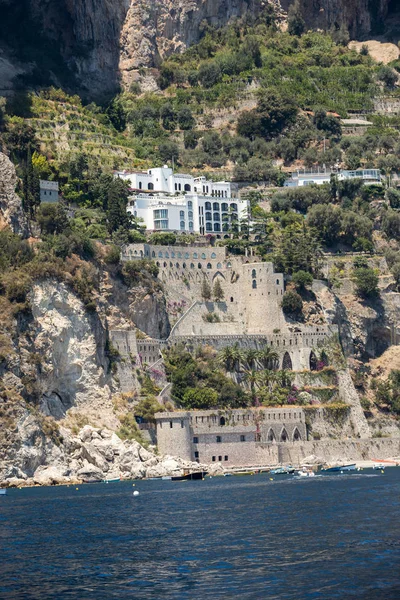 Ville Appartamenti Esclusivi Sulla Costa Rocciosa Amalfi Campania Italia — Foto Stock