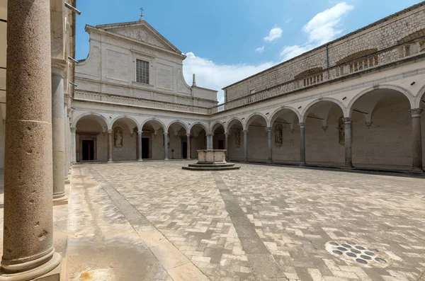 Chiostro Dell Abbazia Benedettina Monte Cassino Italia — Foto Stock