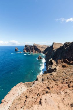 Portekiz 'in Madeira şehrinin doğusundaki Ponta de Sao Lourenco' da güzel bir manzara.