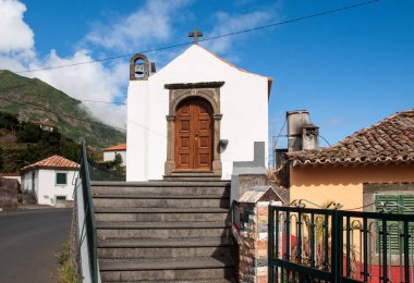 Çok küçük bir eski kilise Sao Vicente Madeira. Portekiz