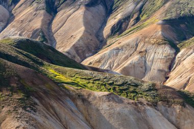Fjallabak Doğa Rezervi 'ndeki Landmannalaugar volkanik dağları. İzlanda
