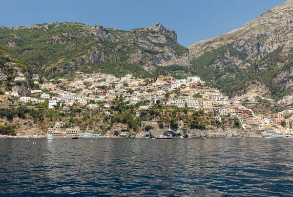 ポジターノ アマルフィ海岸地域のカンパニア州 イタリアの海から見た — ストック写真