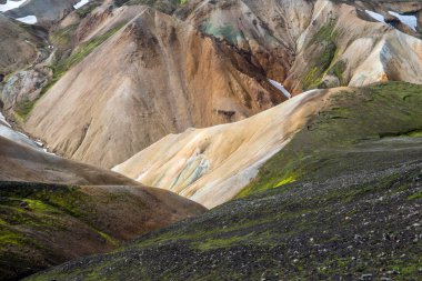 Fjallabak Doğa Rezervi 'ndeki Landmannalaugar volkanik dağları. İzlanda