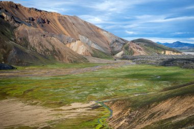 Fjallabak Doğa Rezervi 'ndeki Landmannalaugar volkanik dağları. İzlanda