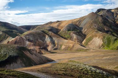 Fjallabak Doğa Rezervi 'ndeki Landmannalaugar volkanik dağları. İzlanda