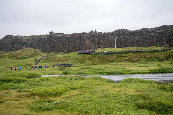 Thingvellir 아이슬란드 2017 관광객 대서양 Thingvellir 공원에 Almannagja 아이슬란드 — 스톡 사진