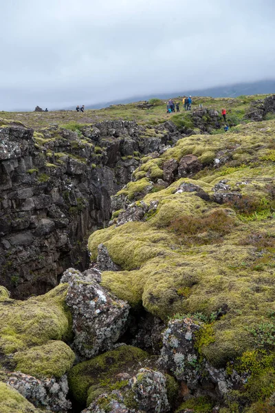 Thingvellir 2017年7月19日 人们走在断层线 Thingvellir 国家公园 — 图库照片