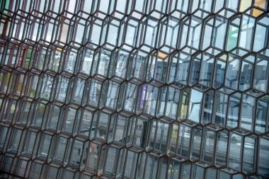 Reyklavik, İzlanda - 18 Temmuz 2017: Güzel İzlandaca konser salonu, Harpa bina Reyjavik, İzlanda