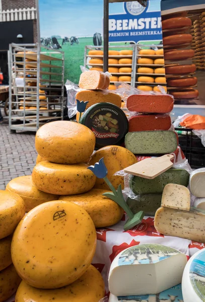 Alkmaar Niederlande April 2017 Holländischer Käse Auf Einem Markt Alkmaar — Stockfoto