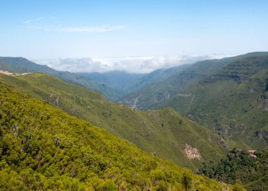 Belgili tanımlık geçmek Boca da Encumeada Madeira görüntüleyin. Portekiz