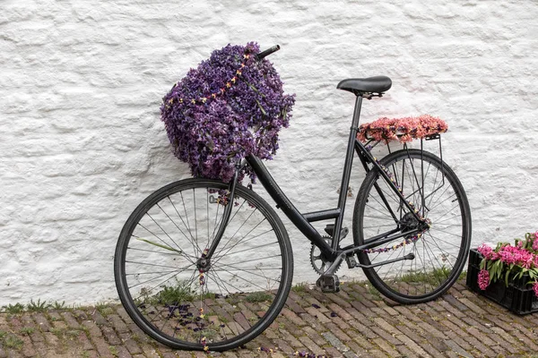 Geleneksel Çiçekler Çiçekleri Ile Süslenmiş Bisiklet Haarlem Hollanda Için Noordwijk — Stok fotoğraf