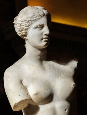 Paris, Fransa - Kasım 2017: Heykel Venüs de Milo, Louvre Musée du Louvre, Paris, Fransa 
