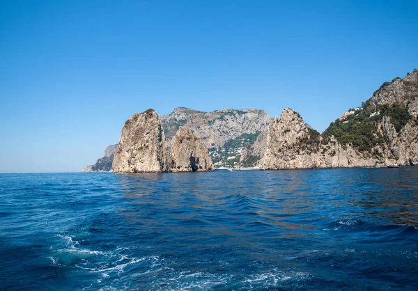 Isla Capri Lugar Muy Pintoresco Exuberante Extraordinario Italia Famoso Por — Foto de Stock