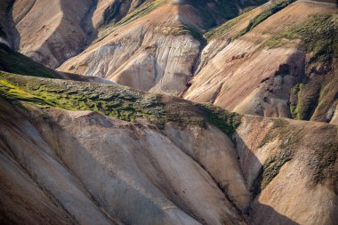 Fjallabak Doğa Rezervi 'ndeki Landmannalaugar volkanik dağları. İzlanda