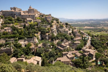 Gordes 'in ortaçağ tepe kasabası. Provence. Fransa.