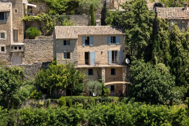 Gordes 'in ortaçağ tepe kasabası. Provence. Fransa.