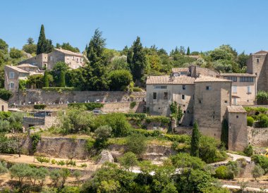 Gordes 'in ortaçağ tepe kasabası. Provence. Fransa.