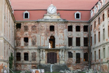Brody, Polonya - 17 Nisan 2017: Sovyet ordusu tarafından yok Brody Barok Brühl sarayda yenileme