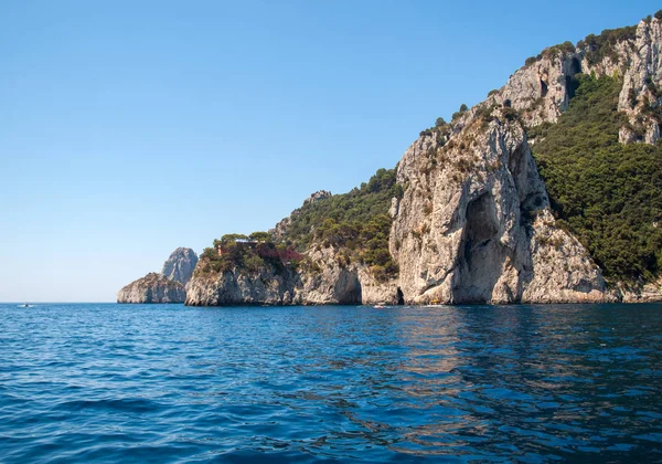 Isla Capri Lugar Muy Pintoresco Exuberante Extraordinario Italia Famoso Por —  Fotos de Stock