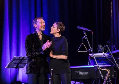 Krakov, Polonya - 26 Nisan 2018: Amerikan caz vokalisti Stacey Kent ile performansını ona eşlik eden dörtlüsü Kijow.Centre sahnede, Krakow, Polonya. Döngüsü - dünya büyük Cracovia Mu tarafından düzenlenen müziği en bir konser olduğunu