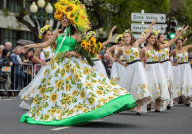 Funchal; Madeira; Portekiz - 22 Nisan; 2018: Funchal şehir Madeira Adası Madeira çiçek Festivali yıllık geçit. Portekiz.